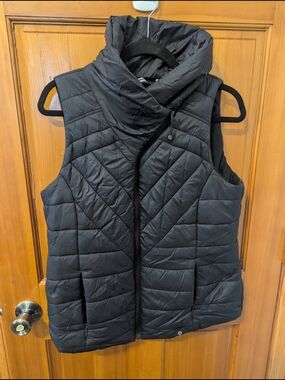 Mondetta Black Quilted Puffer Vest with High Funnel Neck